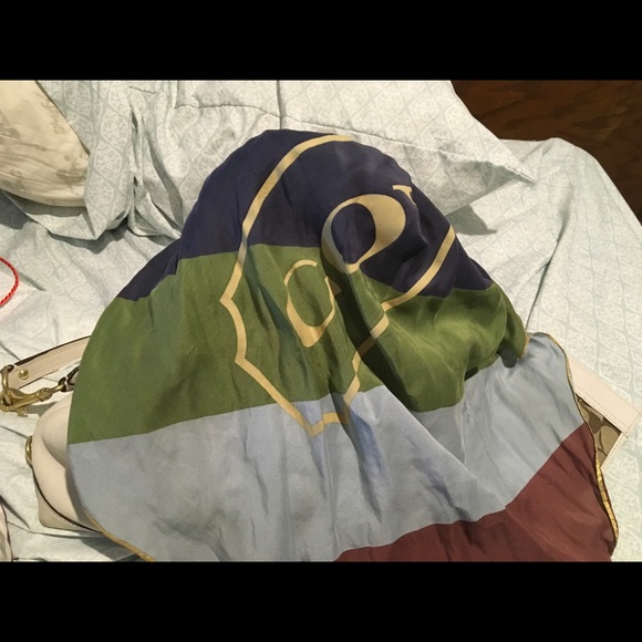 Coach satchel white with scarf and small wallet. - Picture 4 of 7